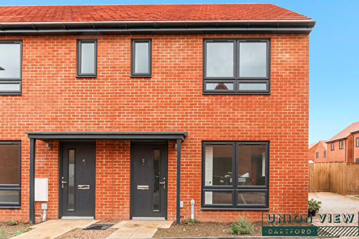 3 Bedroom Semi-Detached House To Rent In *Includes £ Rent Credit!*Minton Road, Dartford, Kent, DA2