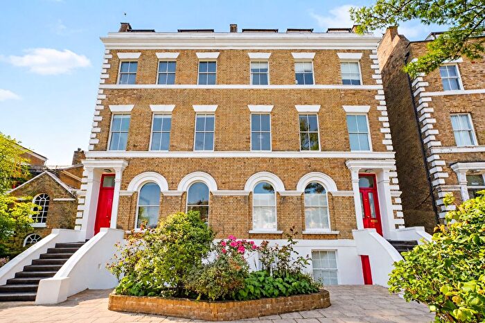 2 Bedroom Flat For Sale In Aubert Park, London, N5