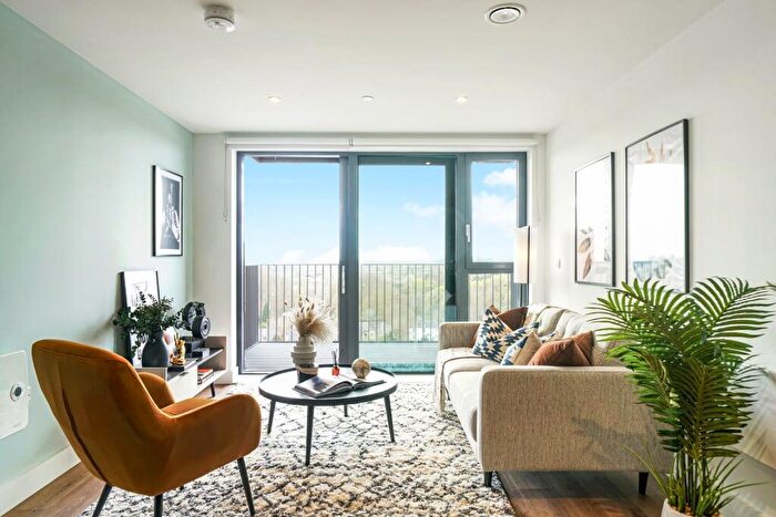 2 Bedroom Apartment To Rent In Carter House, SL6