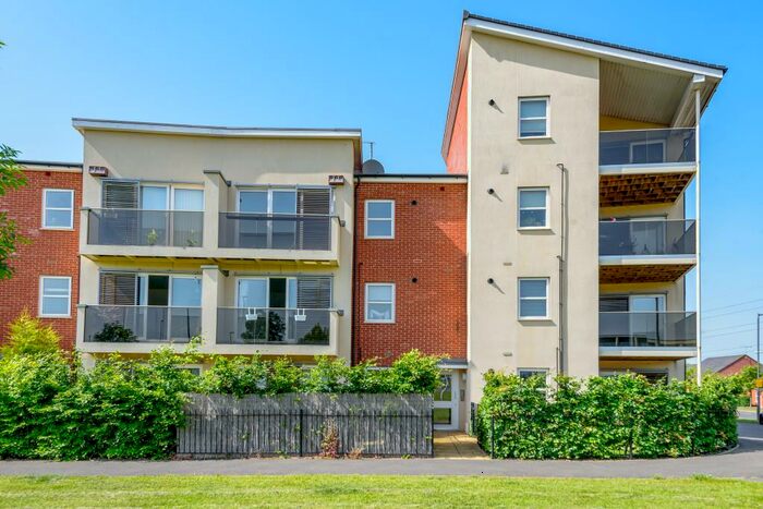 2 Bedroom Apartment To Rent In Berryfields, Aylesbury, HP18