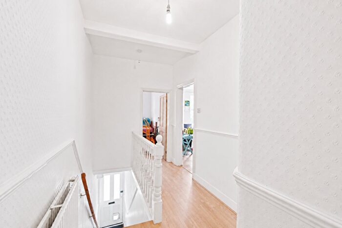 3 Bedroom Maisonette For Sale In North Worple Way, Mortlake, London, SW14