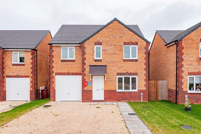 4 Bedroom Detached House To Rent In Calverley Crescent, Bradford, BD4