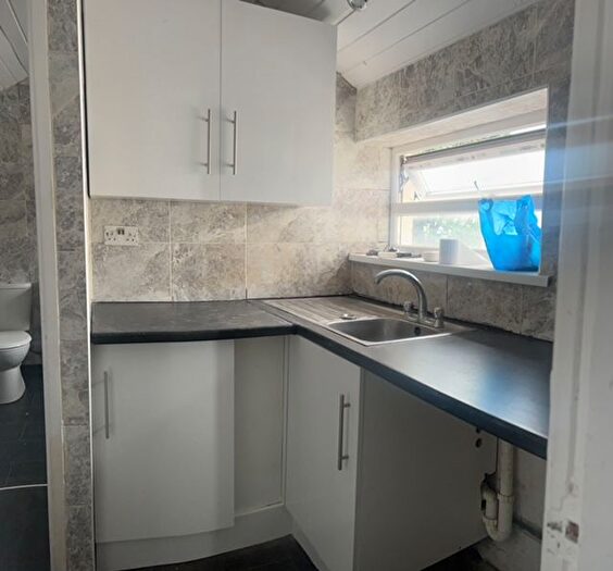 2 Bedroom Flat To Rent In Constellation Street, Cardiff, CF24