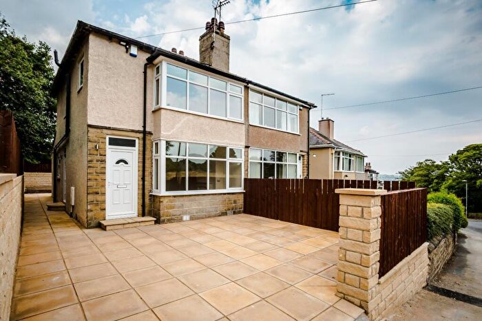 3 Bedroom Semi-Detached House To Rent In Newsome Road, Huddersfield, West Yorkshire, HD4