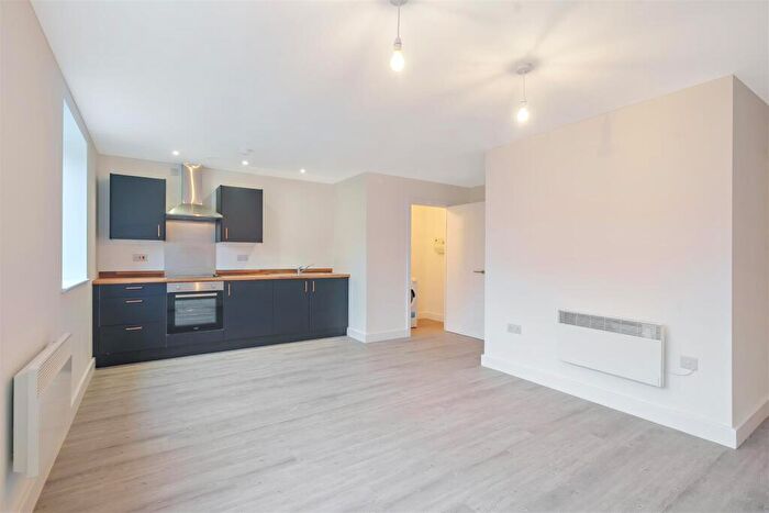 2 Bedroom Apartment To Rent In Bingley Road, Bradford, BD9