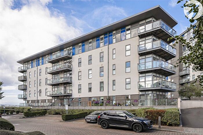 1 Bedroom Flat For Sale In Carmichael Avenue, Greenhithe, Kent, DA9