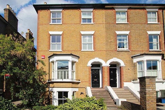 2 Bedroom Flat To Rent In Church Road, Richmond, TW10
