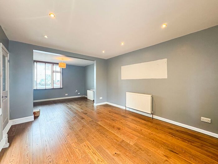 3 Bedroom Property To Rent In Banstock Road, Edgware, HA8