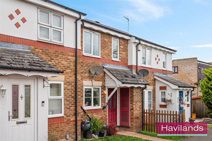 2 Bedroom Terraced House For Sale In Hanbury Drive, London, N21