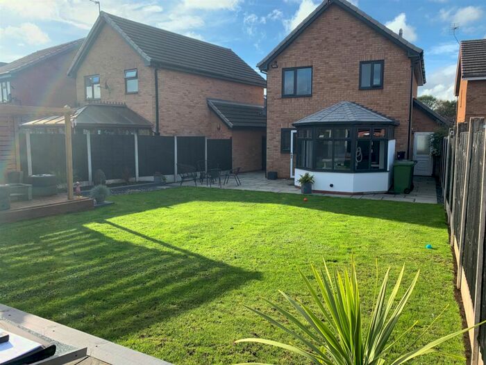 3 Bedroom Detached House For Sale In Mirfield Close, Pendeford, Wolverhampton, WV9