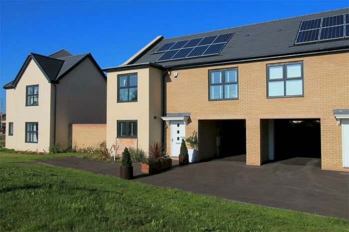 4 Bedroom Semi-Detached House To Rent In Ring Fort Road, Cambridge, CB4