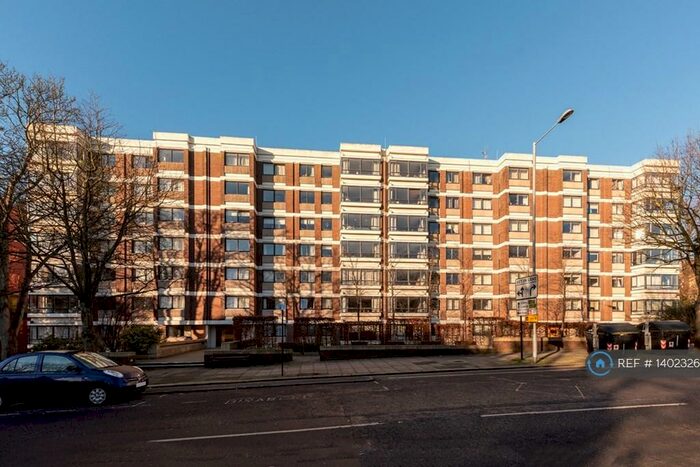 3 Bedroom Flat To Rent In The Drive, Hove, BN3