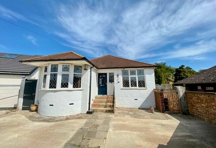 3 Bedroom Detached Bungalow To Rent In Albany Close, Bexley, Kent, DA5