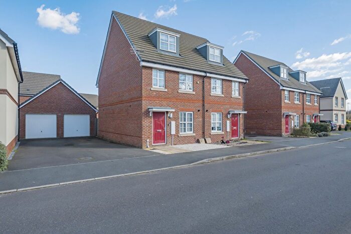 3 Bedroom Semi-Detached House To Rent In Hayes Drive, Three Mile Cross, RG7