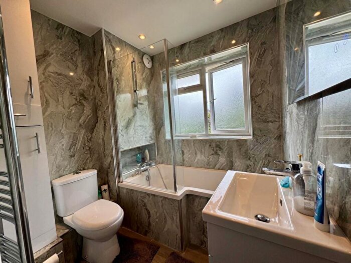 2 Bedroom Flat To Rent In Beeches Court, Bromley, BR1