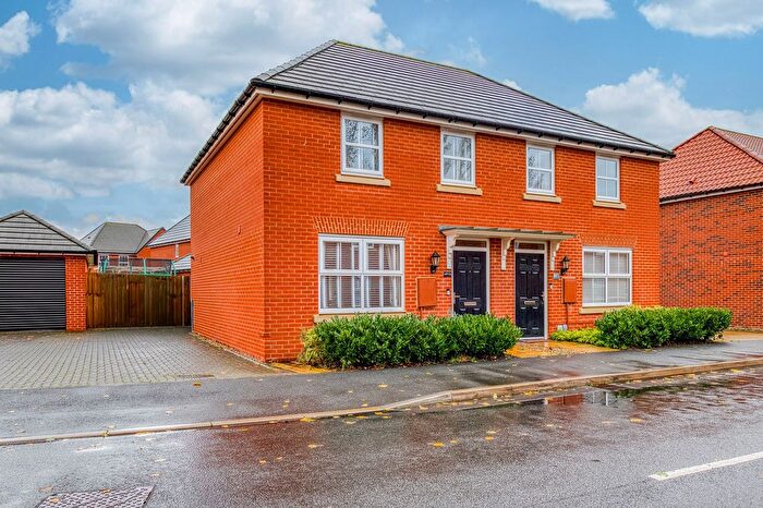 3 Bedroom Semi Detached House For Sale In Flag Cutters Way, Horsford, NR10