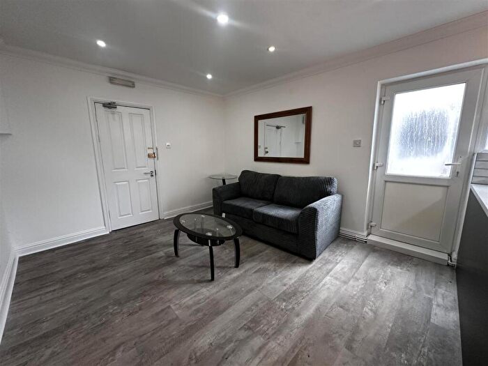 1 Bedroom Apartment To Rent In Ninian Road, Cardiff, CF23