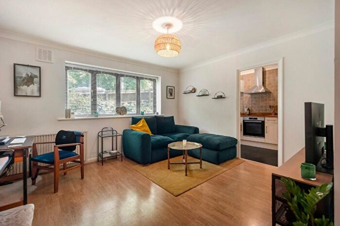 1 Bedroom Apartment To Rent In Farquhar Road, London, SE19