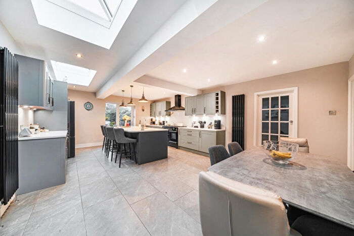 4 Bedroom Bungalow For Sale In Hare Hill, Addlestone, KT15