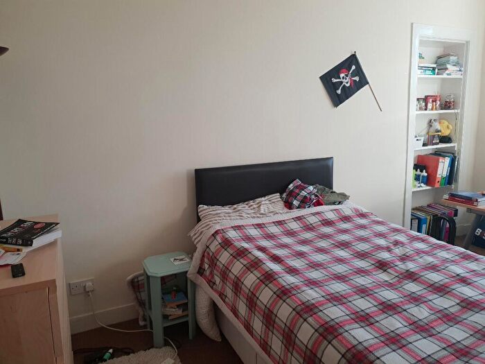 3 Bedroom Flat To Rent In Union Place, West End, Dundee, DD2