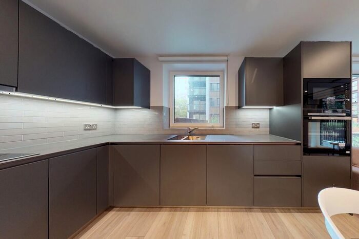 3 Bedroom Flat To Rent In , New Lion Way, London, SE17