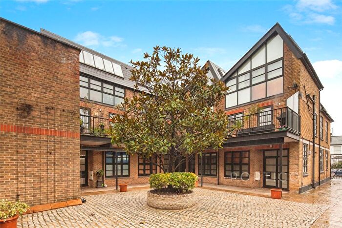 3 Bedroom Flat To Rent In Balham Grove, London, SW12