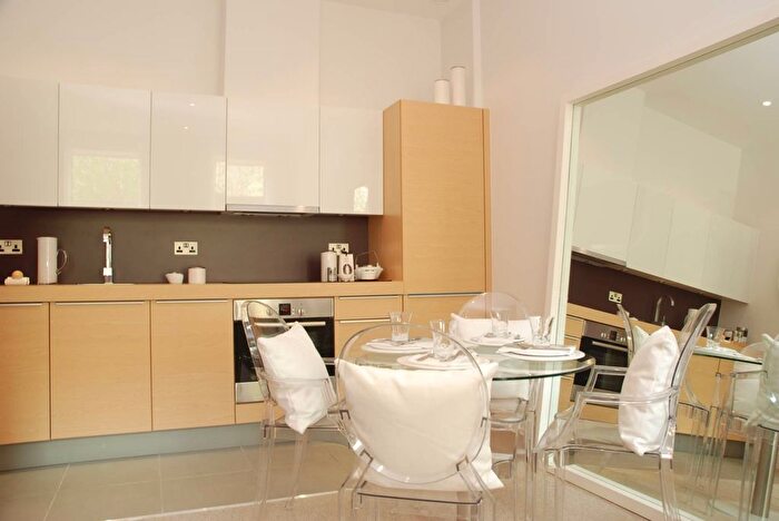 1 Bedroom Flat To Rent In Bromyard House, Acton, London, W3