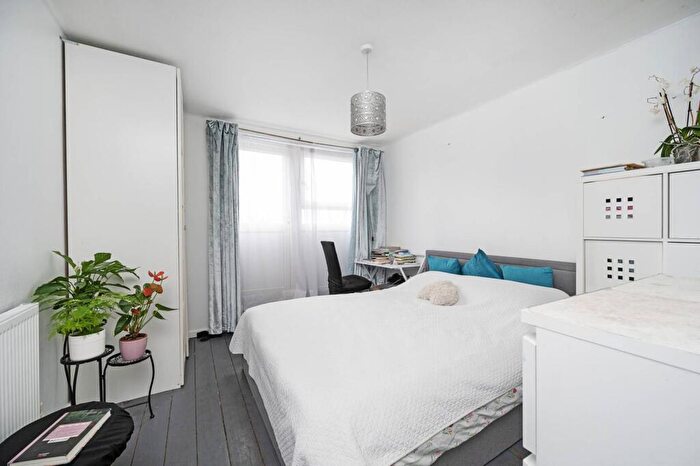 2 Bedroom Flat For Sale In Commercial Street, Limehouse, London, E1