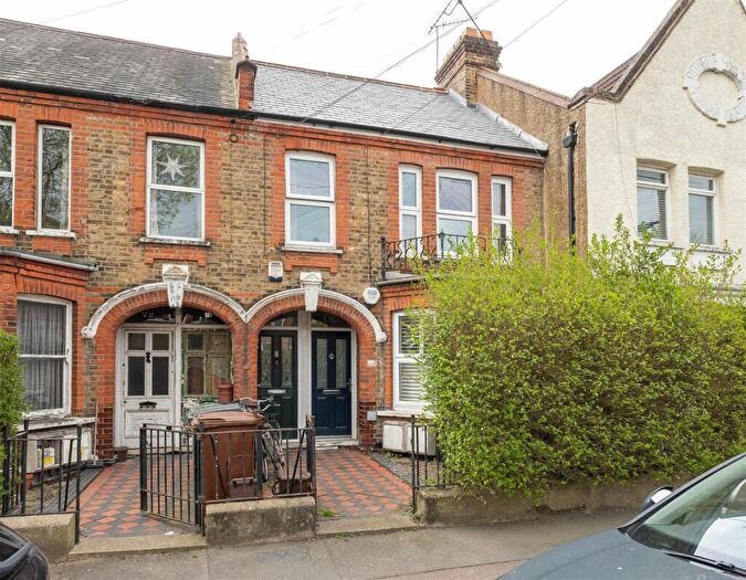 2 Bedroom Apartment For Sale In Carr Road, Walthamstow, E17
