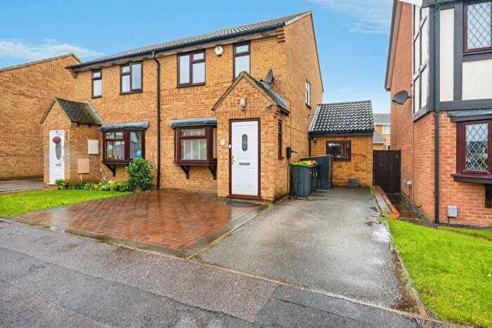3 Bedroom Semi Detached House For Sale In Harrier Way, Kempston, Bedford, MK42