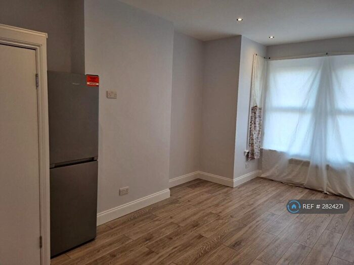 Studio To Rent In The Crescent, Croydon, CR0