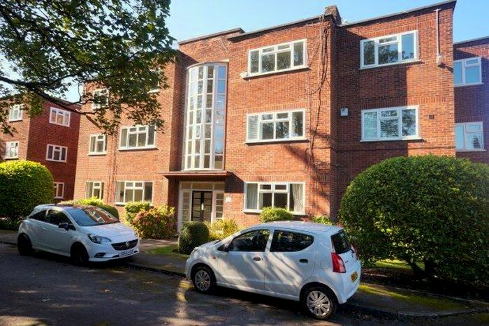 3 Bedroom Flat To Rent In Ballbrook Court, Manchester, M20