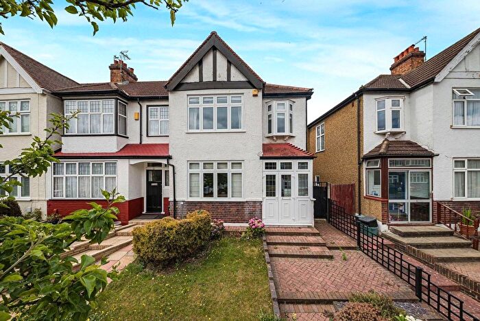 3 Bedroom End Of Terrace House For Sale In Beechfield Road, Bromley, BR1