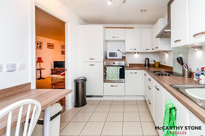 1 Bedroom Flat For Sale In Algar Court, Penn Road, Wolverhampton, WV4