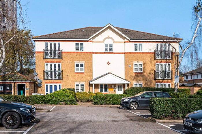 2 Bedroom Flat To Rent In Fern Walk, Bermondsey, London, SE16