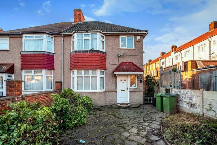 3 Bedroom Semi-Detached House To Rent In Weyman Road, London, SE3