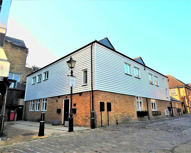 2 Bedroom Flat To Rent In Bishops Walk, High Street, Rochester, ME1