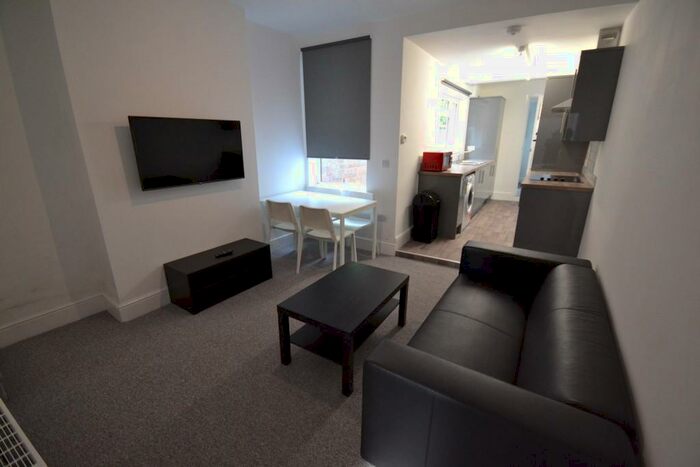 4 Bedroom End Of Terrace House To Rent In Windmill Lane, Sneinton, NG2