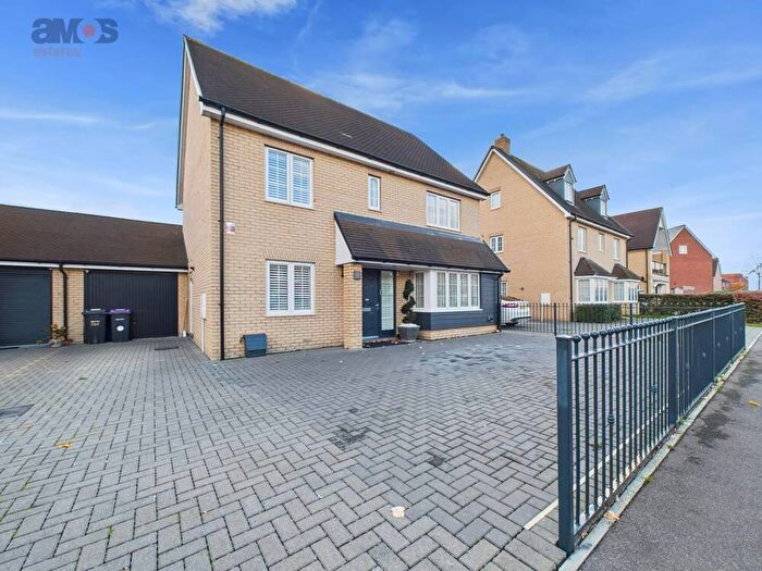 4 Bedroom Semi Detached House For Sale In Elizabeth Gardens, Rochford, Essex, SS4