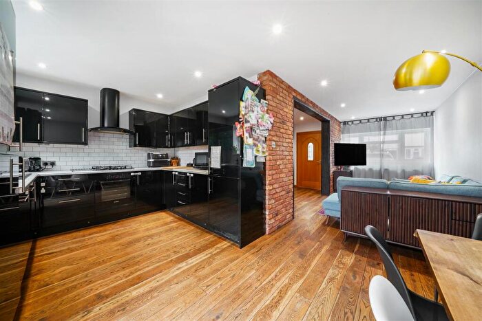 4 Bedroom Semi-Detached House To Rent In Guibal Road, Lee Green, SE12