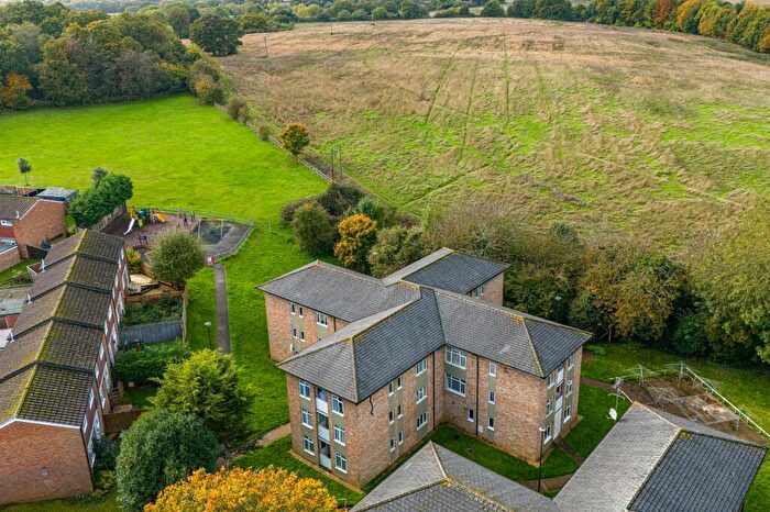 2 Bedroom Flat For Sale In Wycombe View, Flackwell Heath, HP10