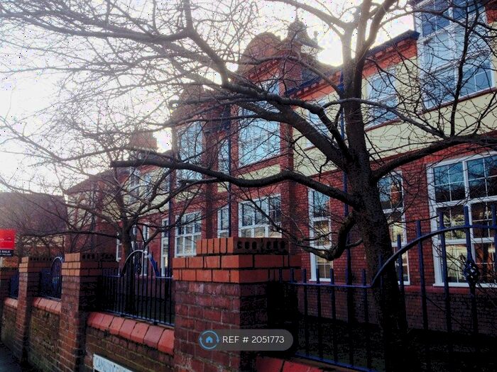 2 Bedroom Flat To Rent In Cambridge Court, Ellesmere Port, CH65