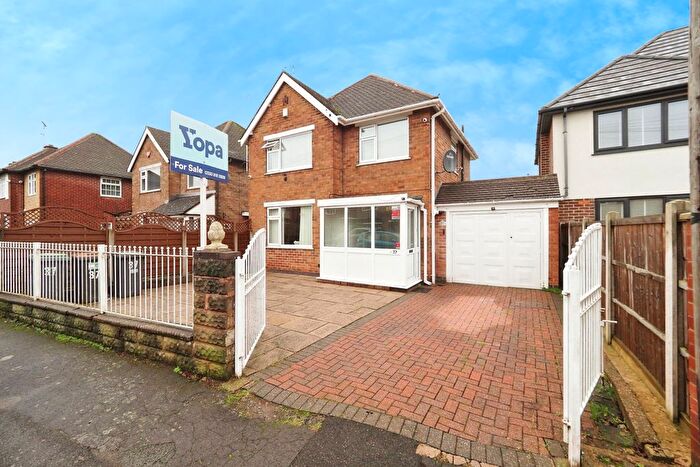 3 Bedroom Detached House For Sale In Cedarland Crescent, Nottingham, NG16