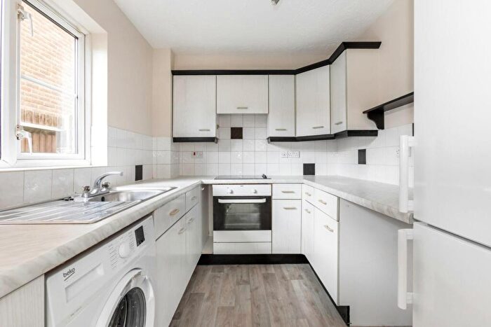 2 Bedroom Apartment To Rent In Cricketers Walk, Sydenham, London, SE26