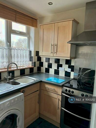 2 Bedroom Maisonette To Rent In Perak Court, Surbiton, KT5