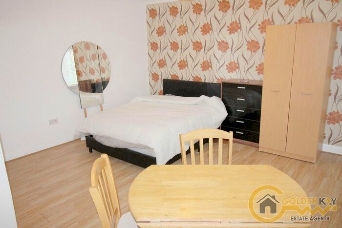 Studio To Rent In Quantock Gardens, Cricklewood, NW2