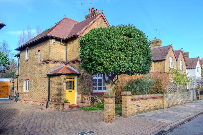 3 Bedroom Semi Detached House For Sale In Lock Road, Surrey, TW10