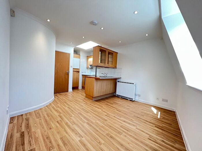 1 Bedroom Flat To Rent In Kentish Town Road, London, NW5