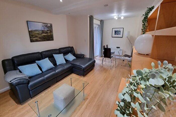 2 Bedroom Flat To Rent In Palatine Road, Manchester, M20