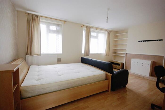 3 Bedroom Apartment To Rent In Marquis Road, Camden, NW1